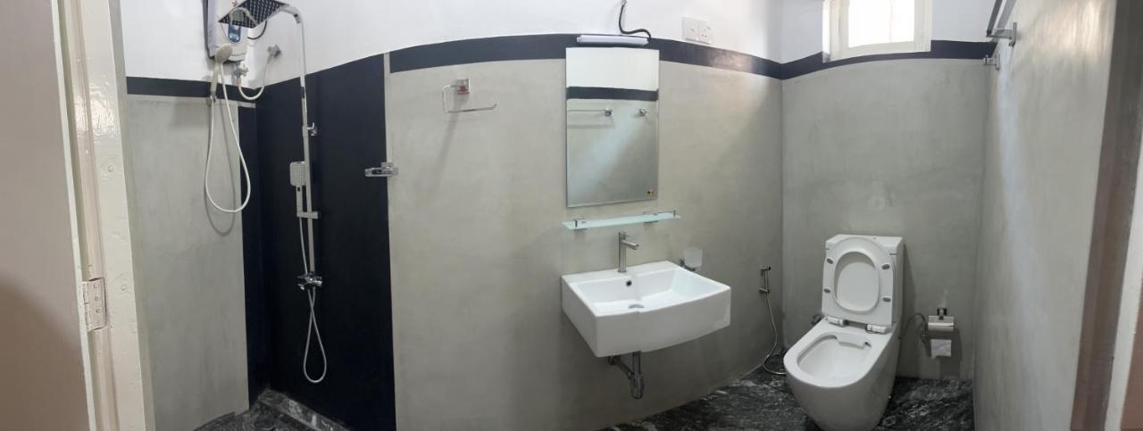 The Lake Round Guest House كاندي المظهر الخارجي الصورة