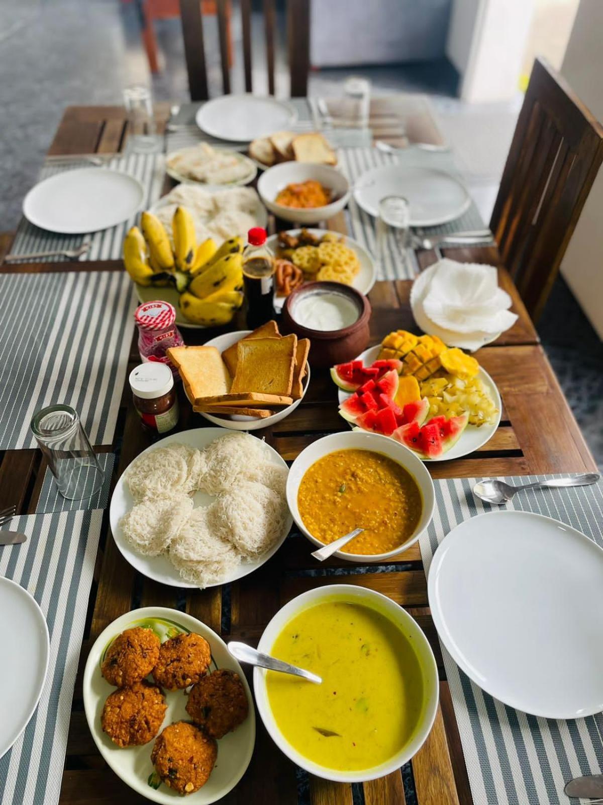 The Lake Round Guest House كاندي المظهر الخارجي الصورة